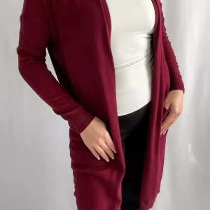 Cardigan  en maille douce bordeaux, confortable et élégant
