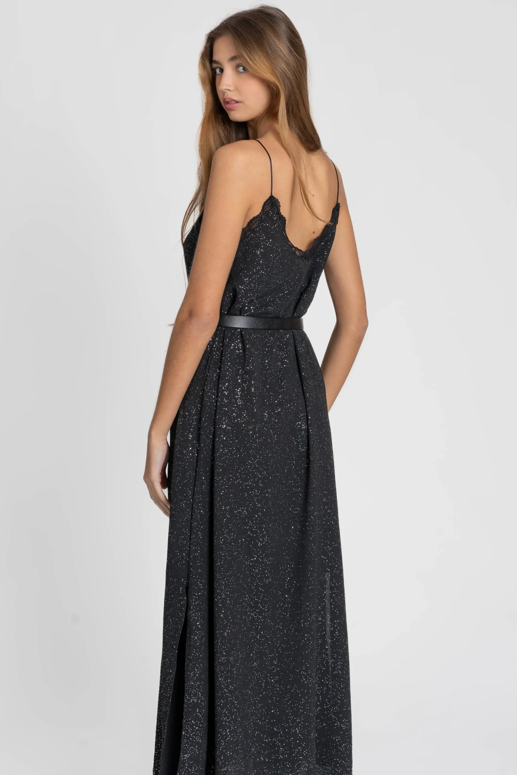 Robe longue noire brillante à fines bretelles – Image 7