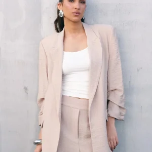 Veste légère beige texturée épaules structurées