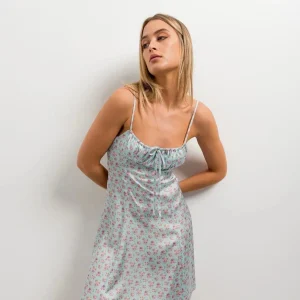 Mini Robe Satin Bleu Pastel À Fleurs - Coupe Courte, Bretelles Fines, Décolleté Froncé