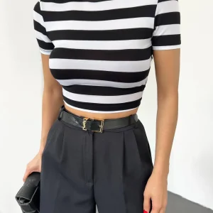 TOP  COURT À DOS NUE CEINTURÉ À RAYURES