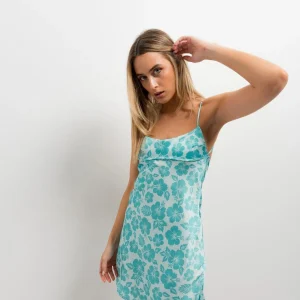 Mini robe satinée turquoise fleurie dos ouvert