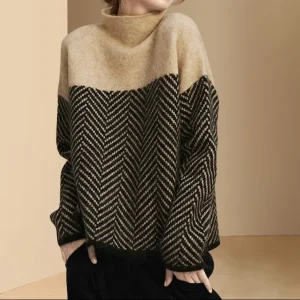 Le Pull Femme Col Montant Motif Graphique – Casual Chic